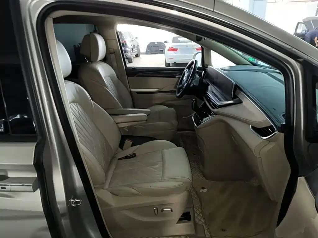Buick GL8 — миниатюра 25