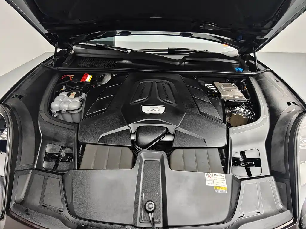 Porsche Cayenne — миниатюра 7