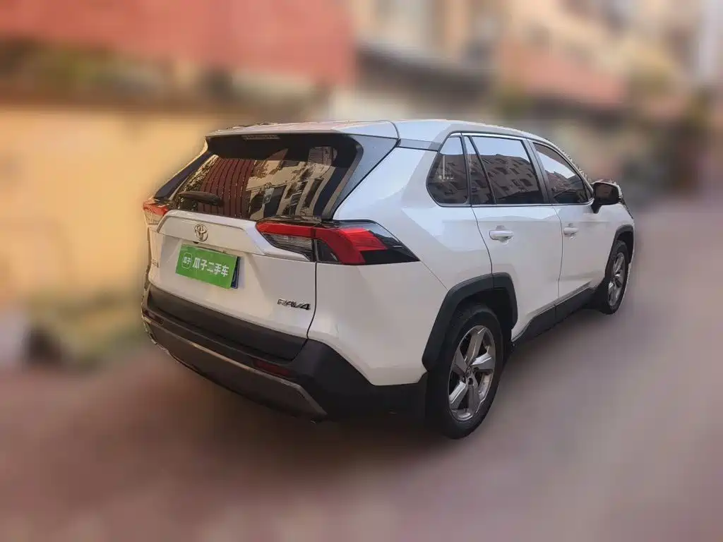 Toyota RAV4 — миниатюра 4