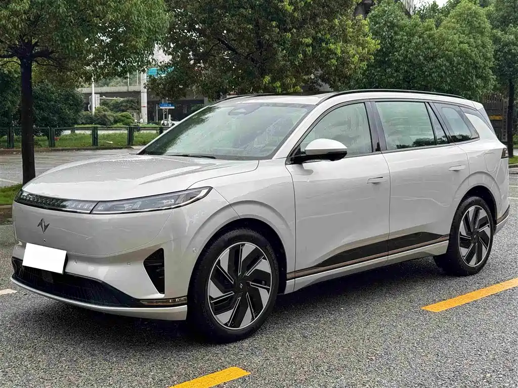 Dongfeng eπ008 2024 210Max 6 мест