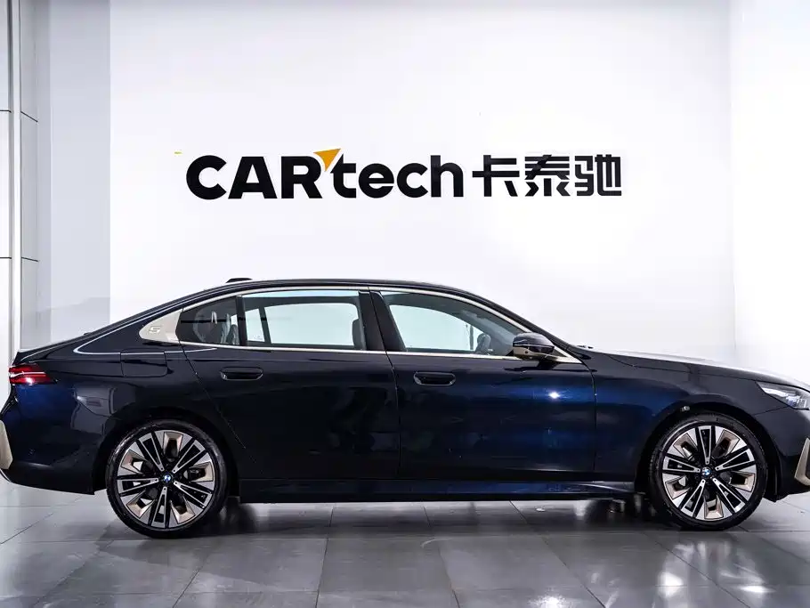 BMW 5 Series — миниатюра 3