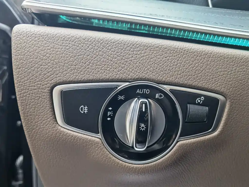 Mercedes-Benz E-Class — миниатюра 14