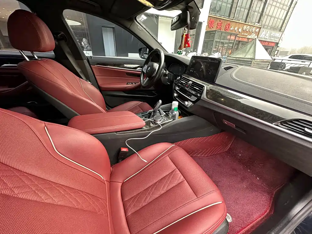 BMW 5 Series - фото 12