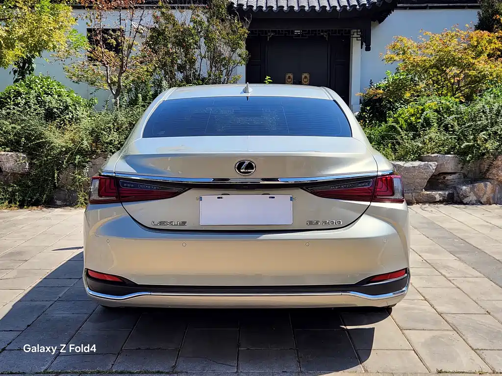 Lexus ES — миниатюра 6