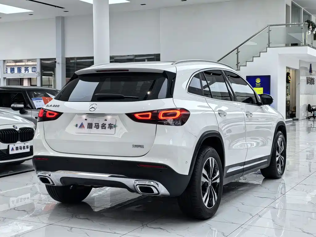 MERCEDES-BENZ GLA