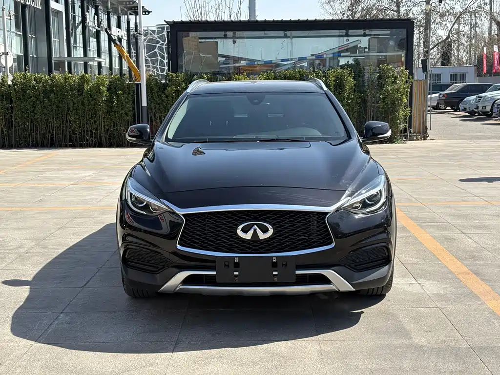 INFINITI QX30