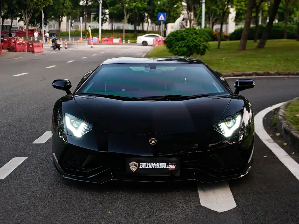 Lamborghini Aventador — миниатюра 4