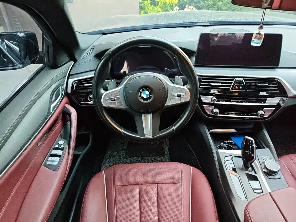 BMW 5 Series — миниатюра 6