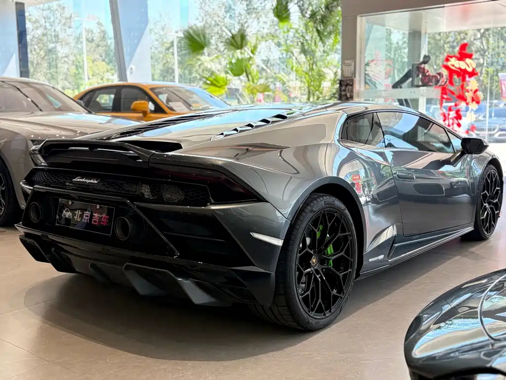 LAMBORGHINI HURACÁN