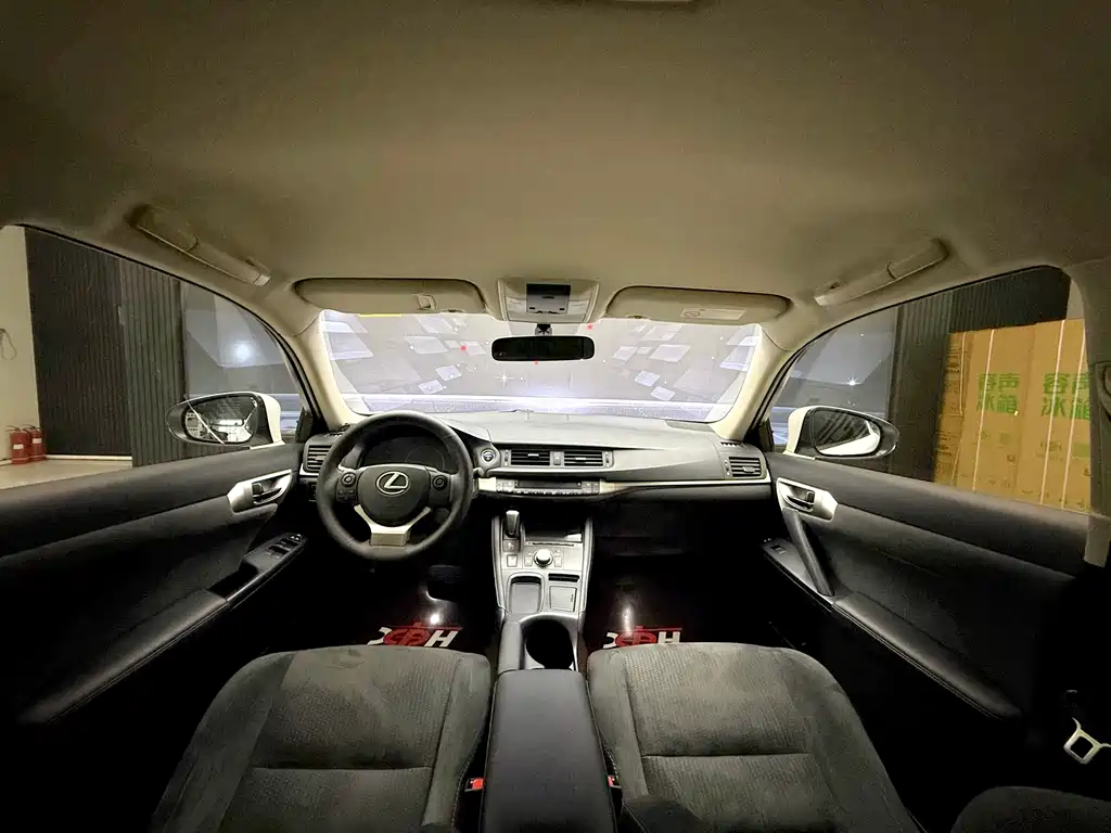 Lexus CT — миниатюра 14