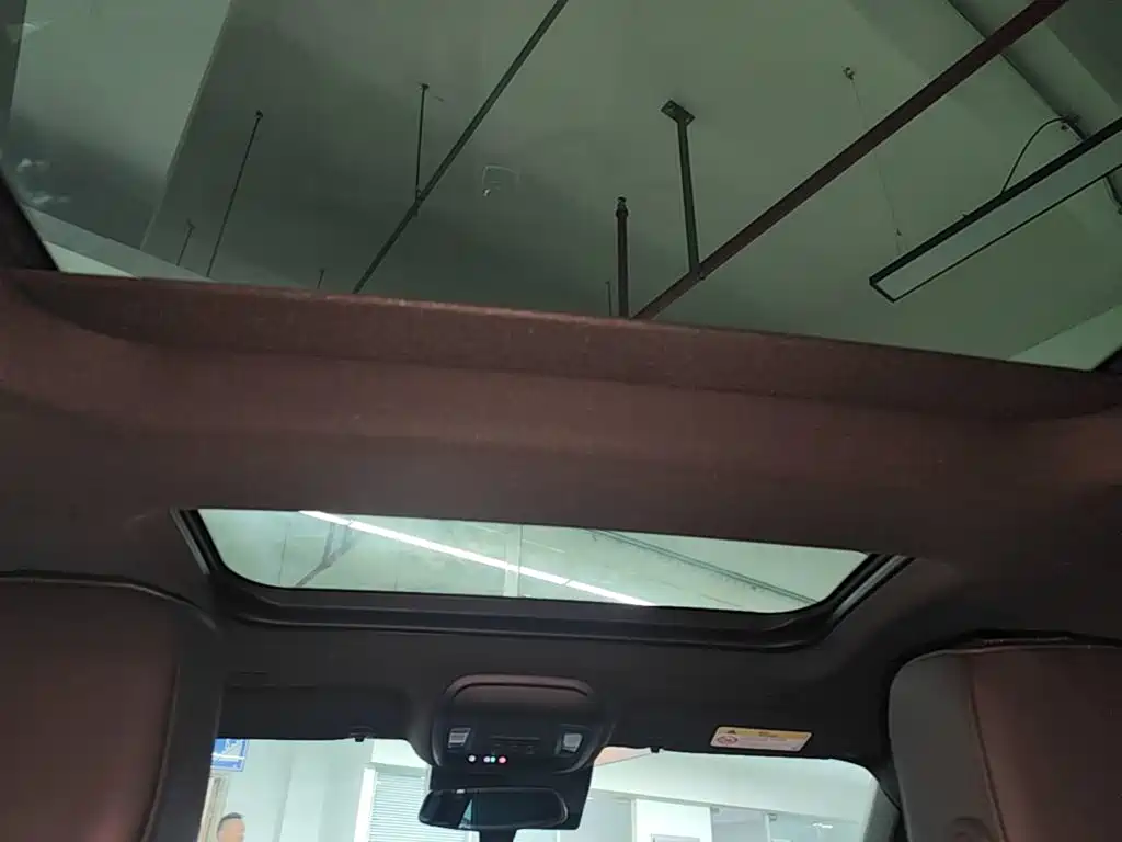 Cadillac CT5 — миниатюра 18