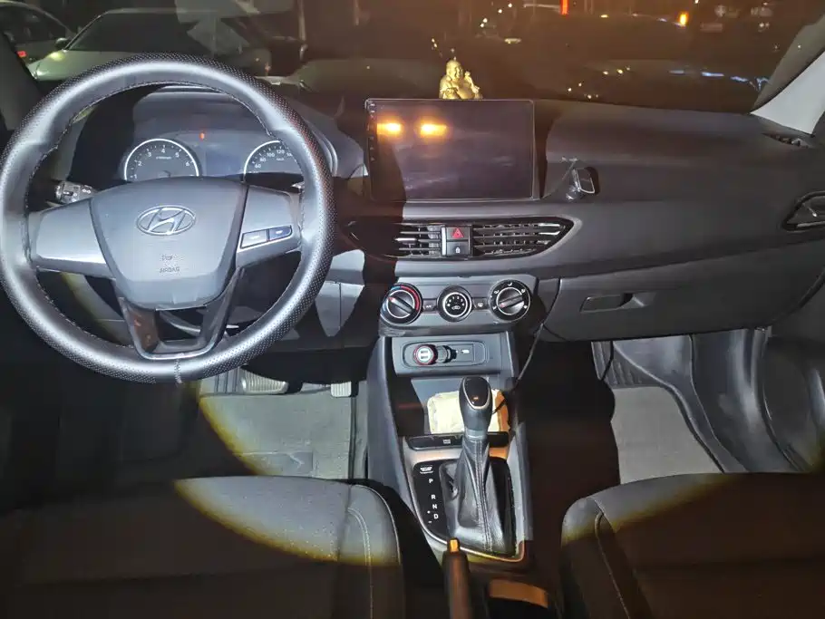 Hyundai Elantra — миниатюра 12