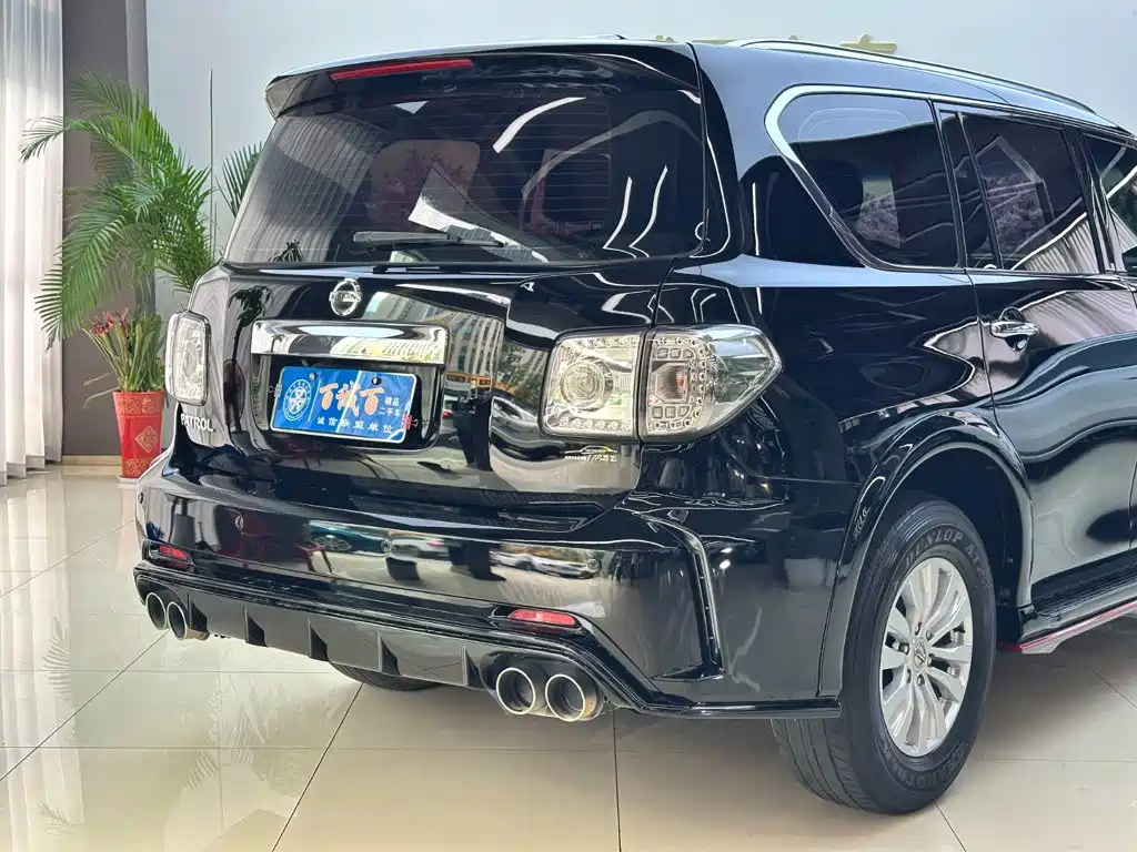 Nissan Patrol — миниатюра 8