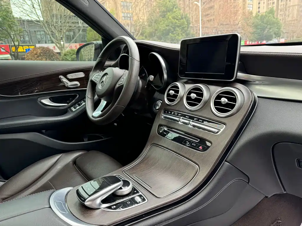 Mercedes-Benz GLC — миниатюра 13