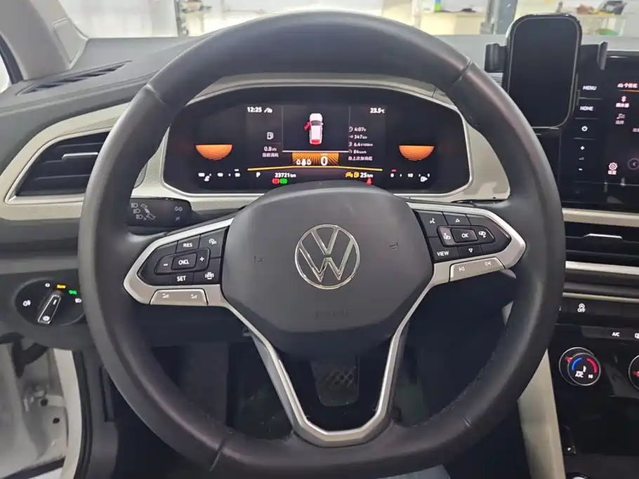 Volkswagen T-Roc — миниатюра 15