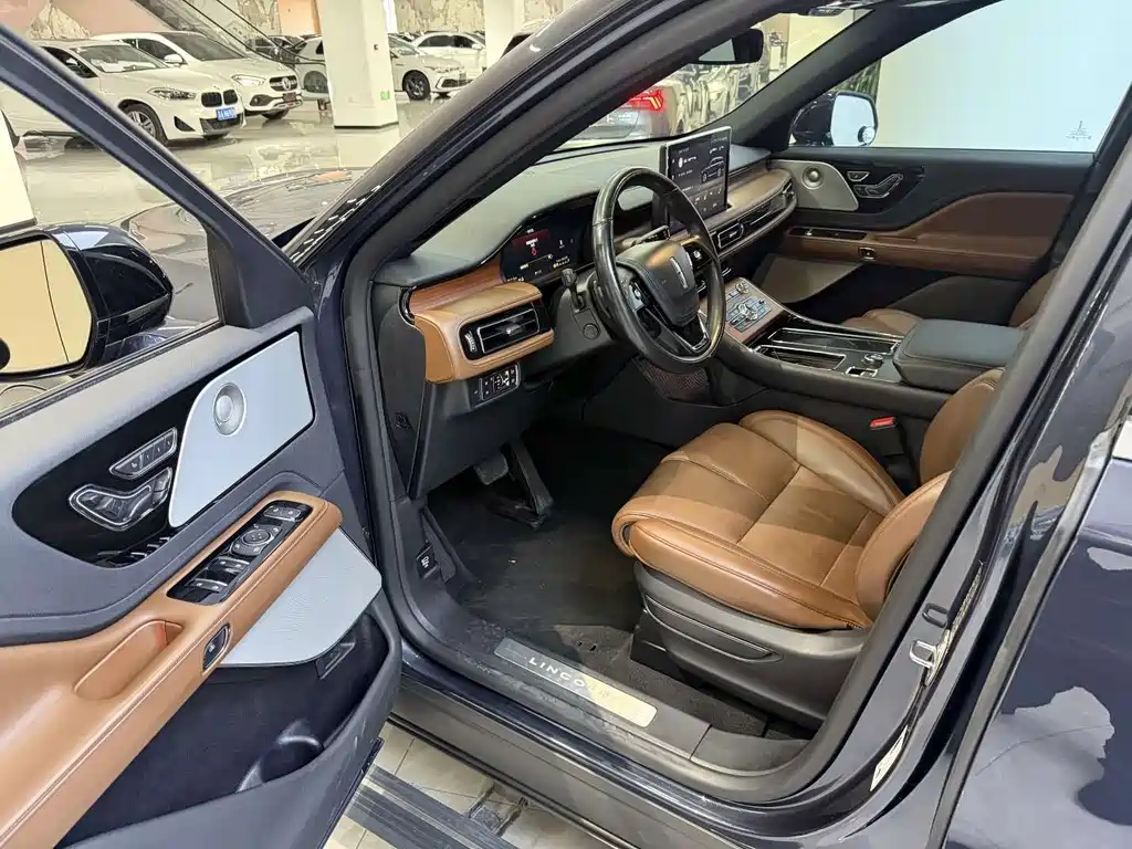 Lincoln Aviator — миниатюра 7