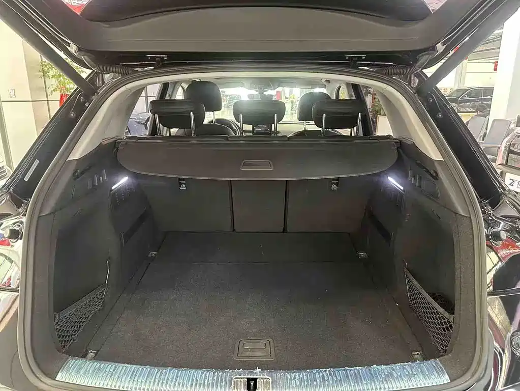 Audi Q5L 2018 40 TFSI VI