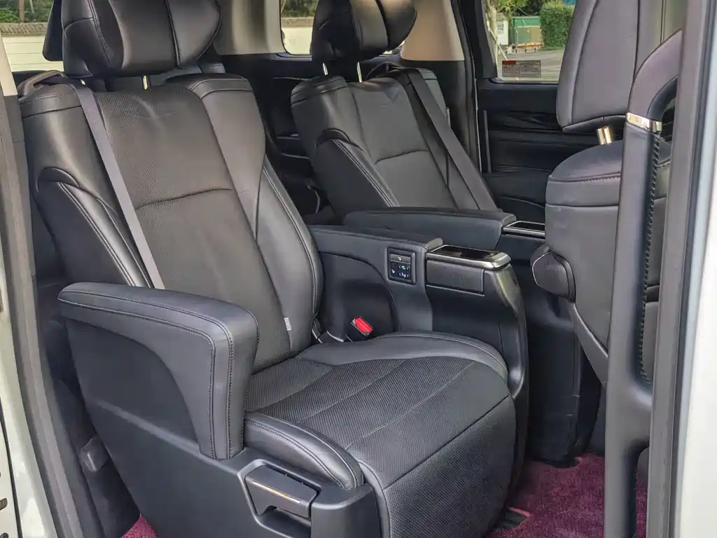 Toyota Vellfire — миниатюра 9