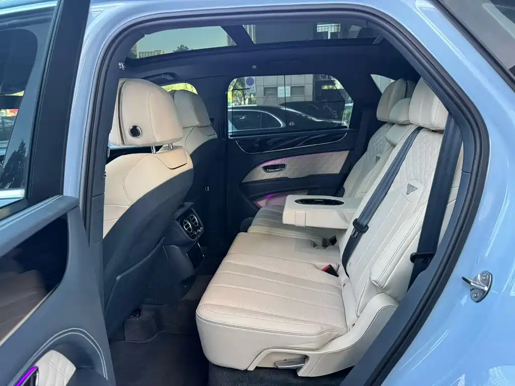 Bentley Bentayga PHEV — миниатюра 7
