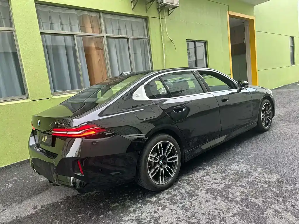 BMW 5 Series — миниатюра 9
