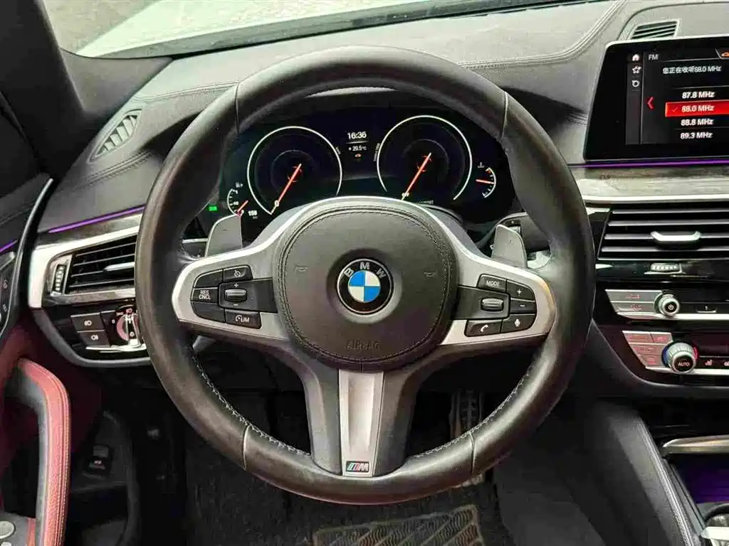 BMW 5 Series — миниатюра 6