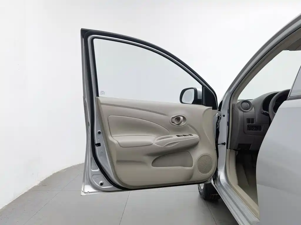 Nissan Sunny — миниатюра 8