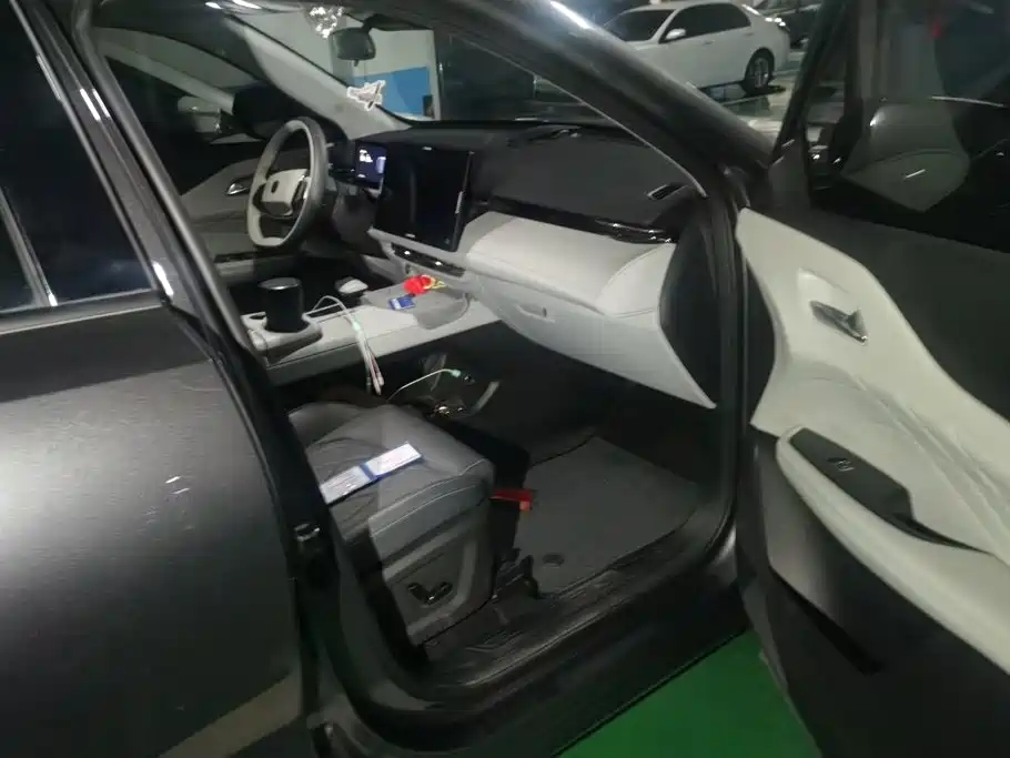 Changan UNI-Z New Energy — миниатюра 8
