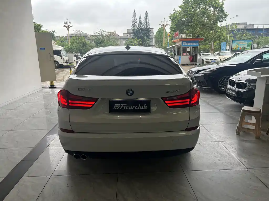 BMW 5 Series GT 5 GT 2017 528i Lead