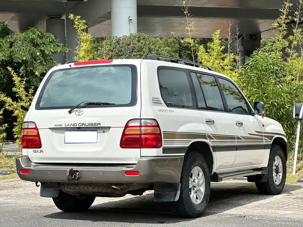 Toyota Land Cruiser LC100 2003 4.5L MT