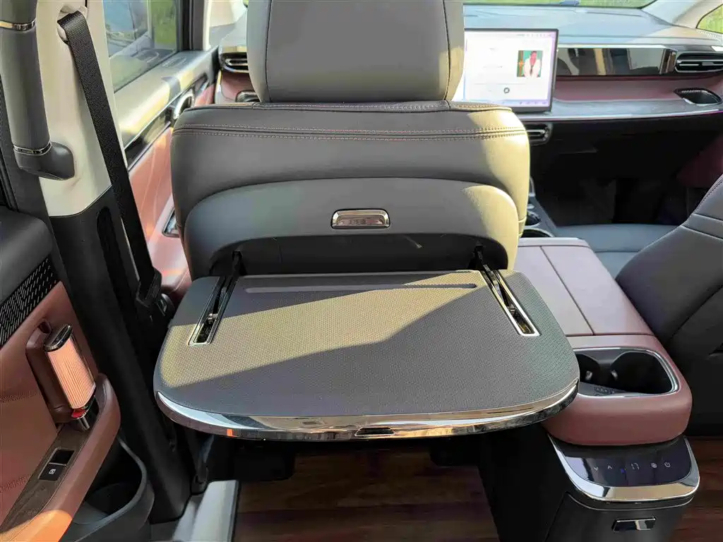 GAC Motor Trumpchi E8 PHEV — миниатюра 16