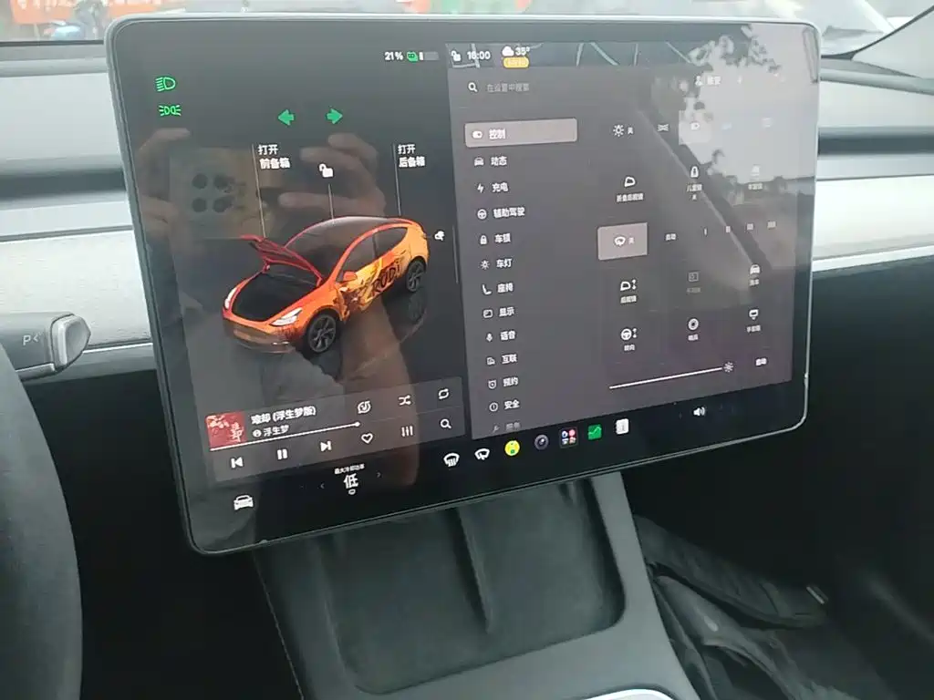 Tesla Model Y — миниатюра 13