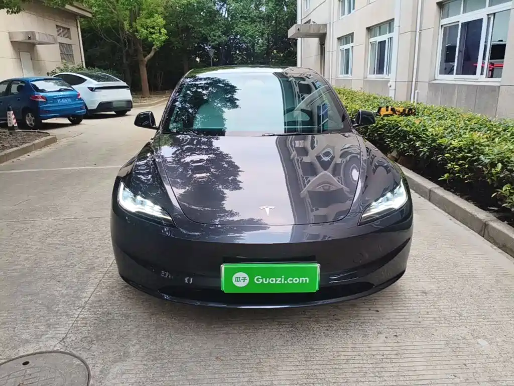 Tesla Model 3 — миниатюра 3