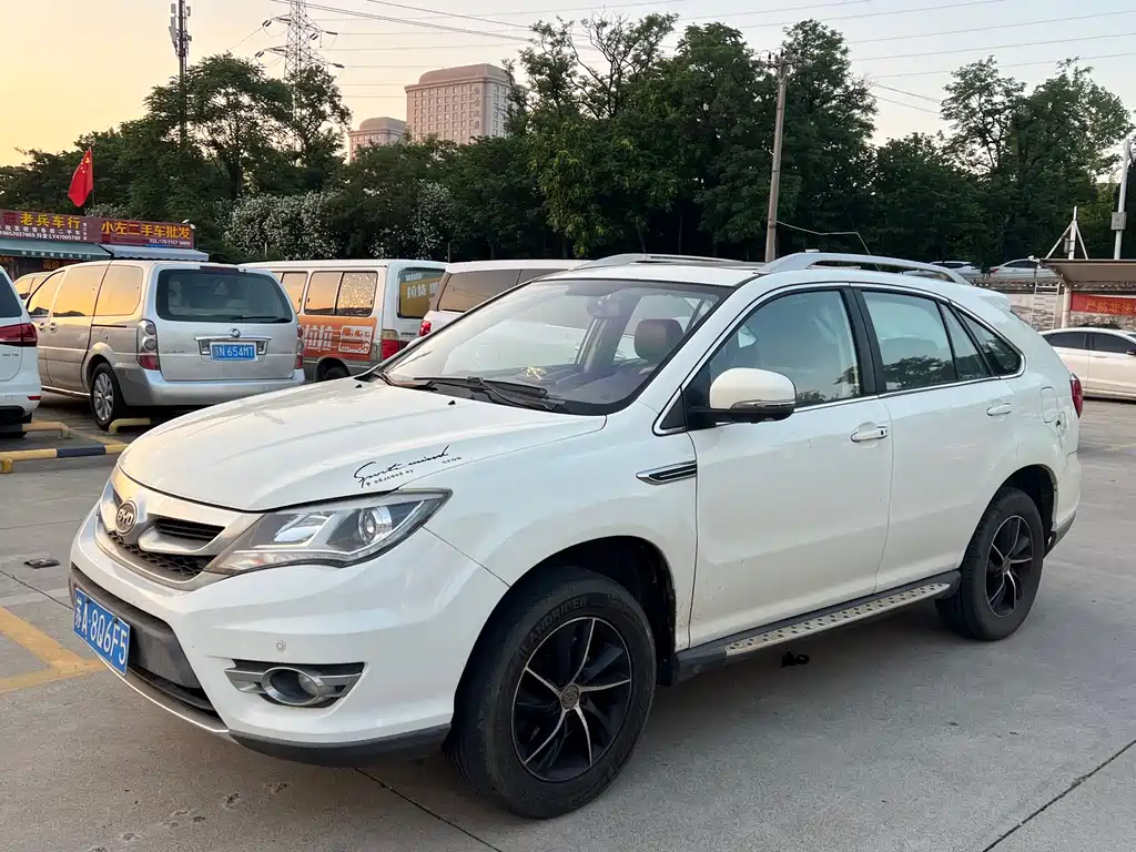 Купить BYD S7