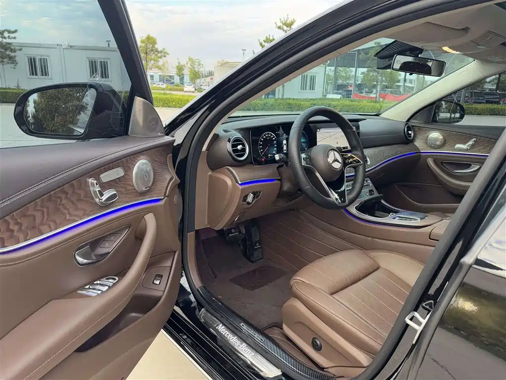 Mercedes-Benz E-Class — миниатюра 7