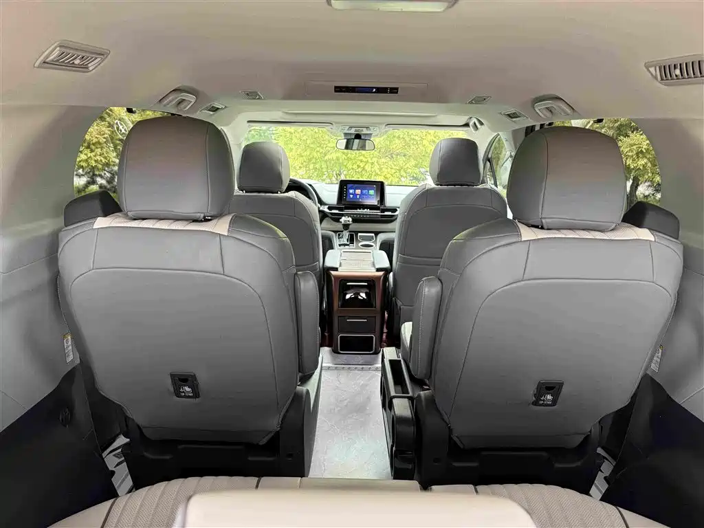 Toyota Sienna — миниатюра 19
