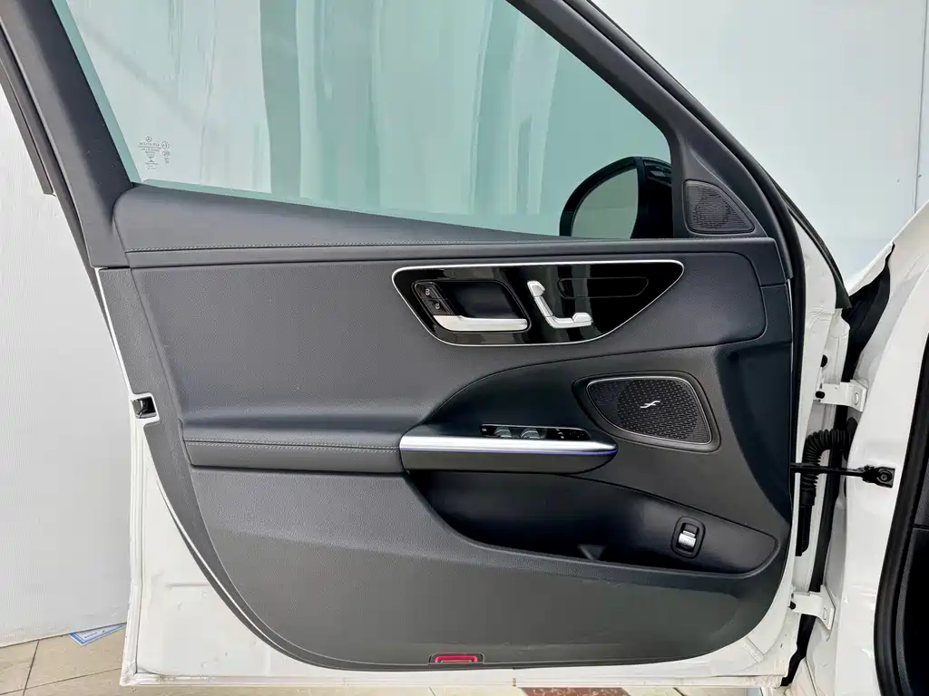 Mercedes-Benz C-Class — миниатюра 7