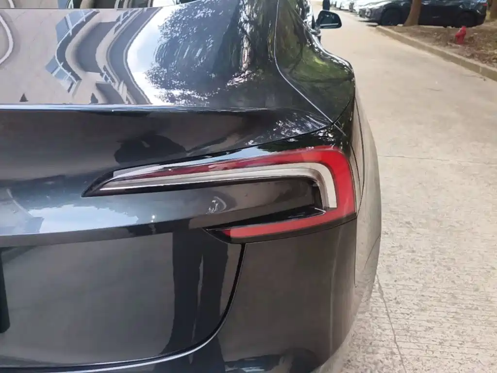 Tesla Model 3 — миниатюра 8