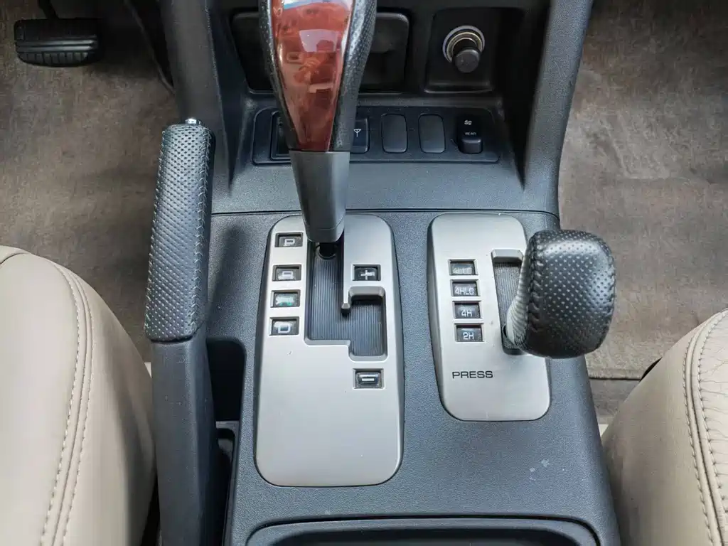 Mitsubishi Pajero (Import) — миниатюра 12
