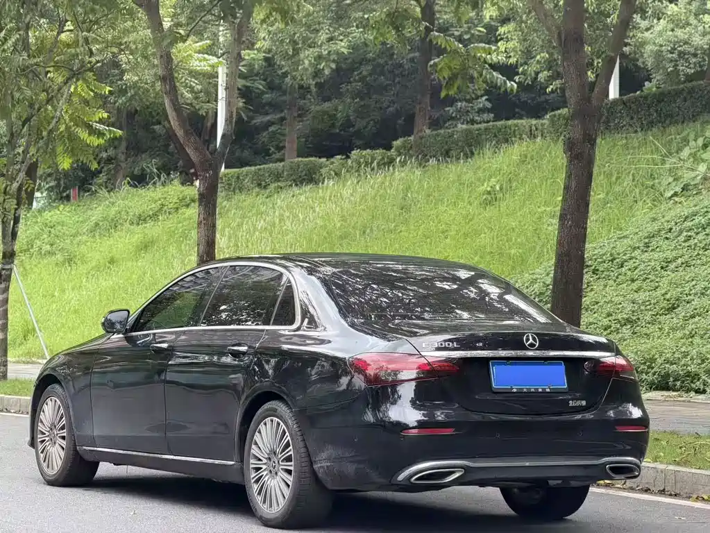 Mercedes-Benz E-Class — миниатюра 5