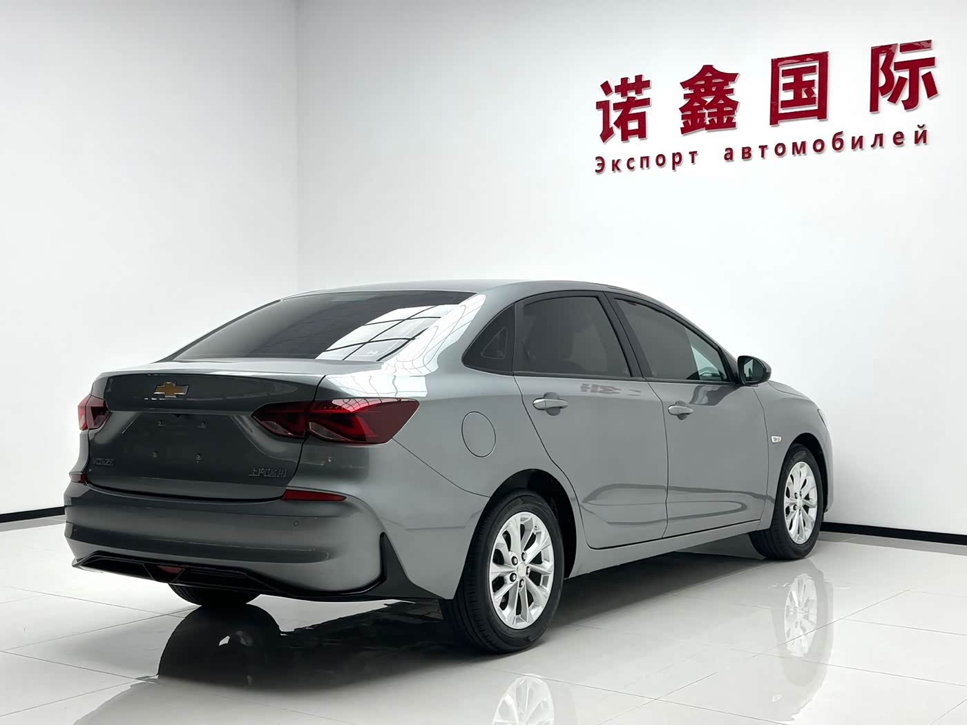 Chevrolet Monza 1.5 л 2023 г. Серебристо-серый, пробег 27000 км