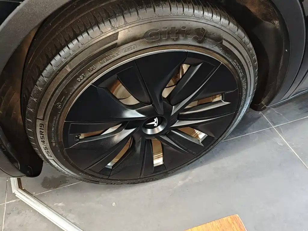 Tesla Model Y — миниатюра 23