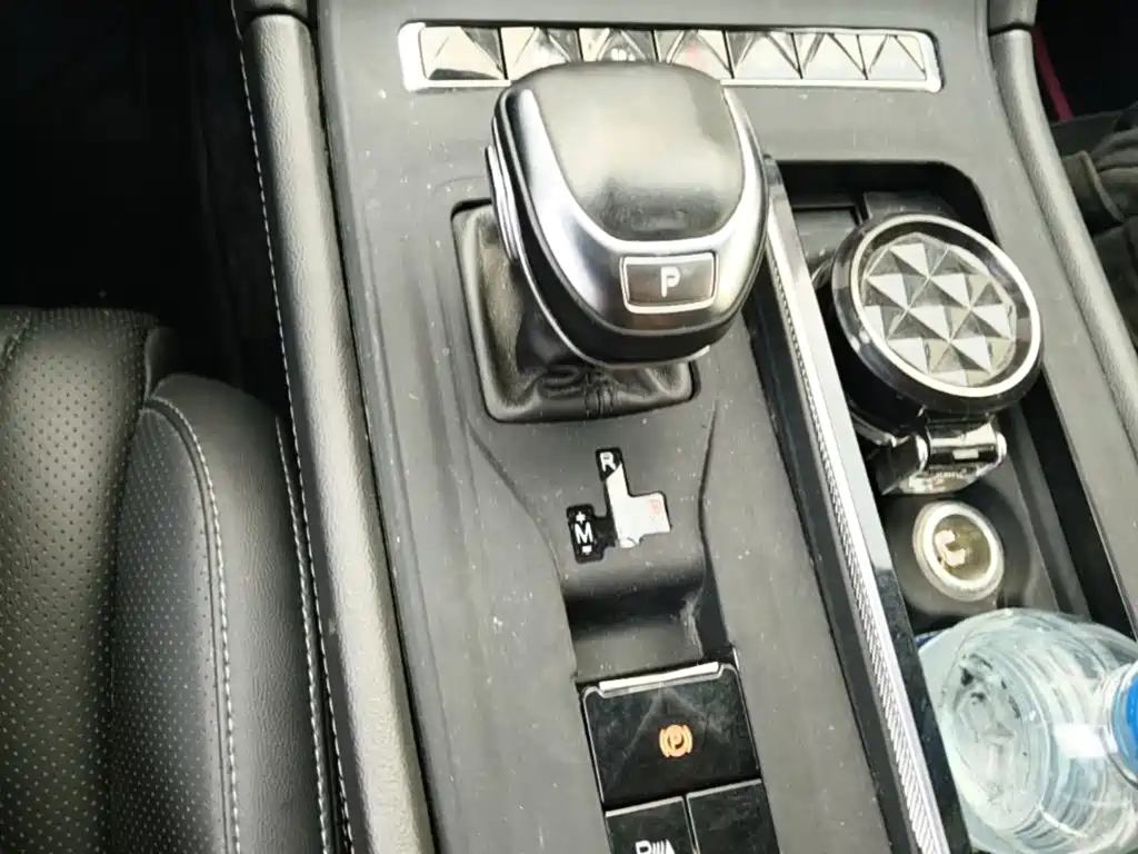 Hongqi Hongqi H5 — миниатюра 19