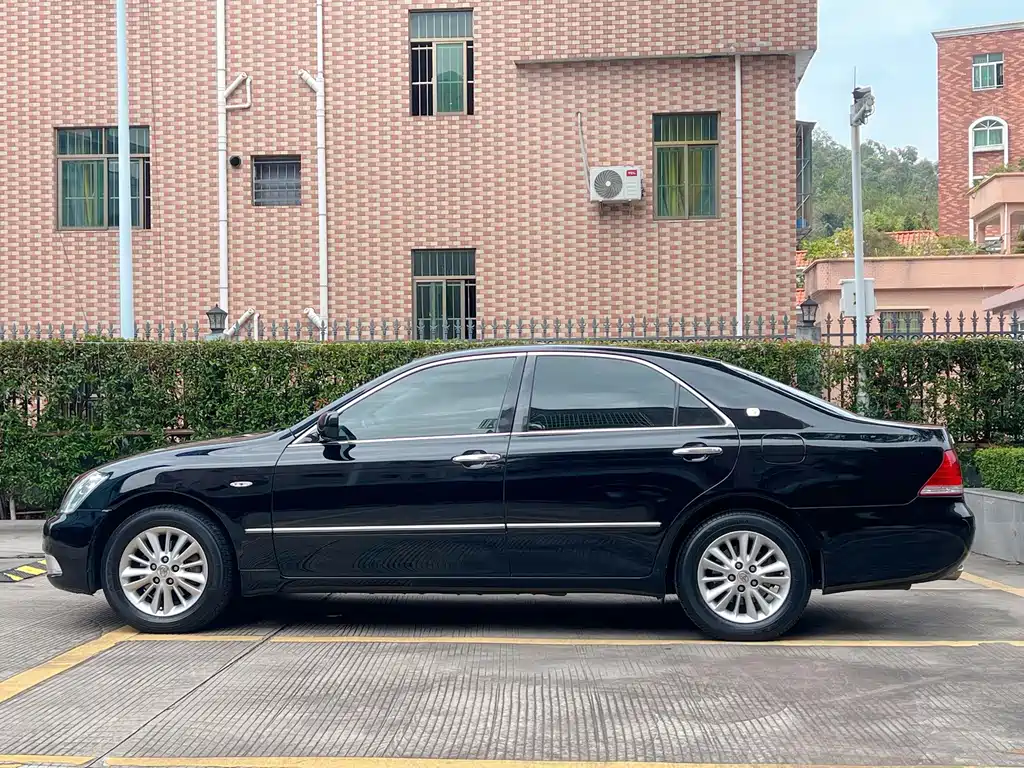 Toyota Crown — миниатюра 7