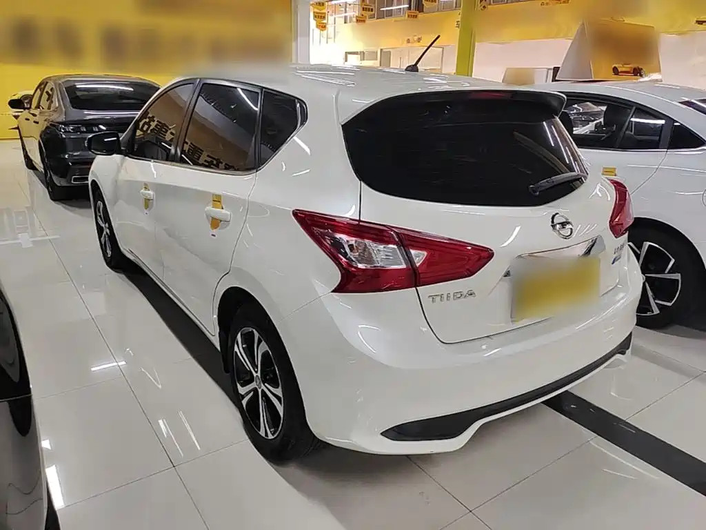 Nissan Tiida — миниатюра 5