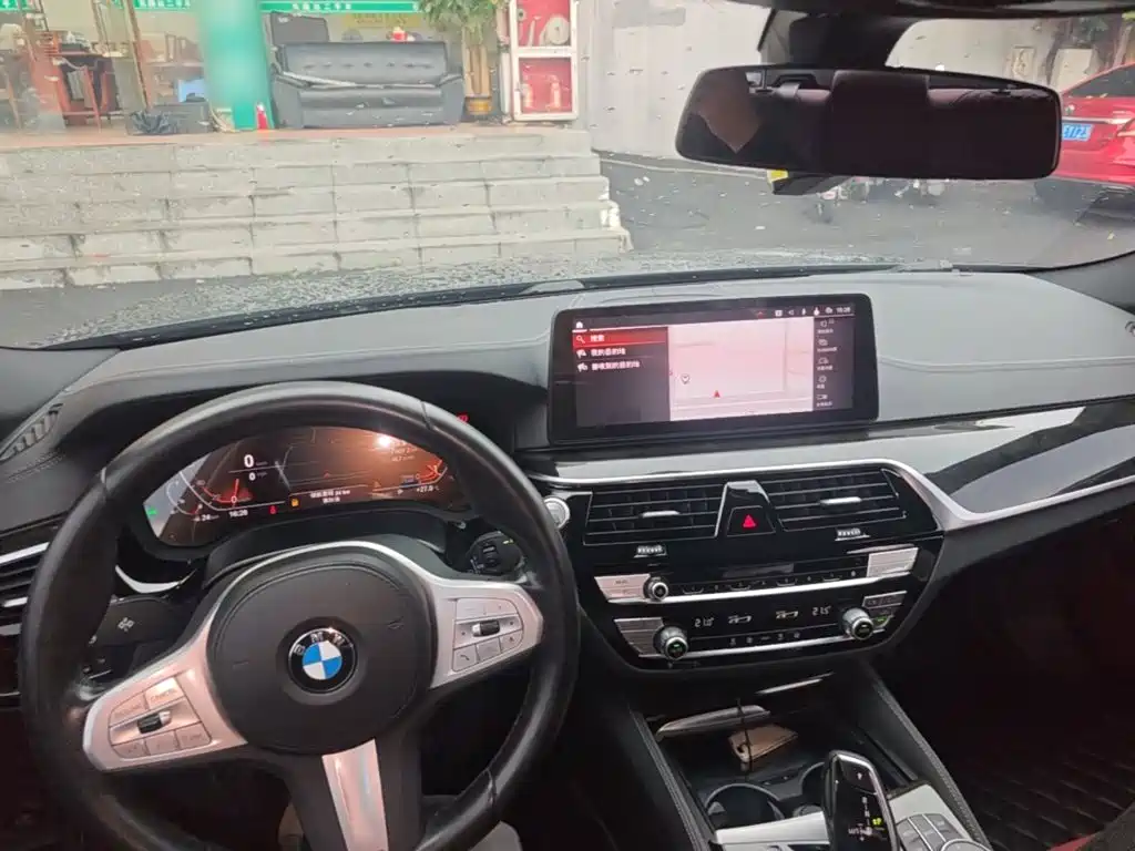 BMW 5 Series — миниатюра 10