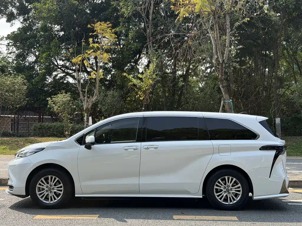 TOYOTA SIENNA