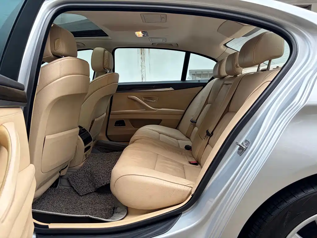 BMW 5 Series — миниатюра 8
