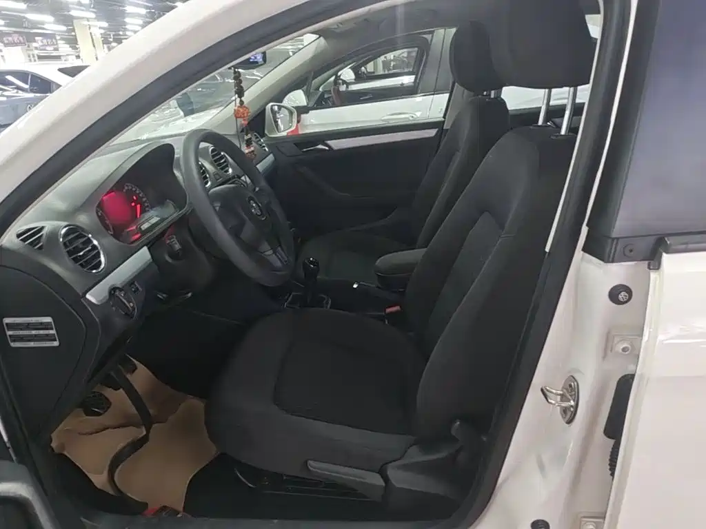 Volkswagen Jetta — миниатюра 15