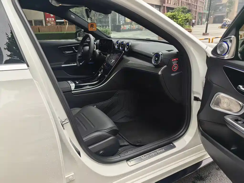 Mercedes-Benz C-Class — миниатюра 11