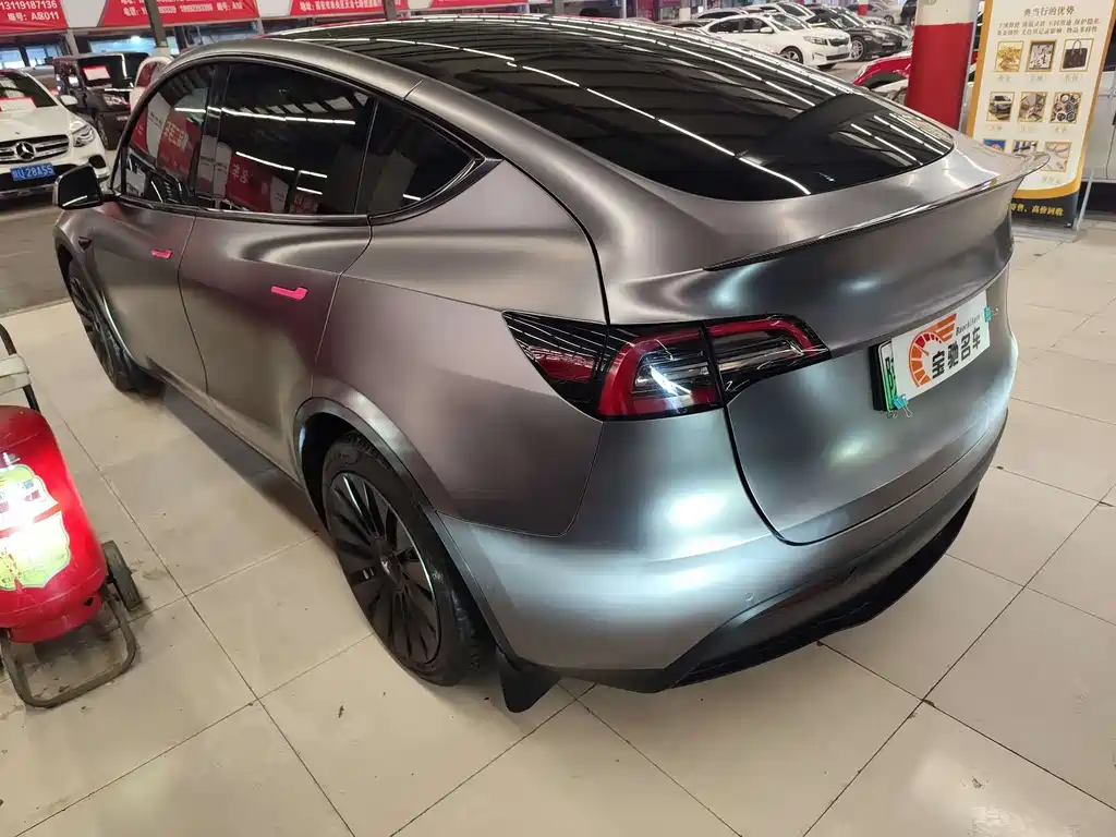 TESLA MODEL Y
